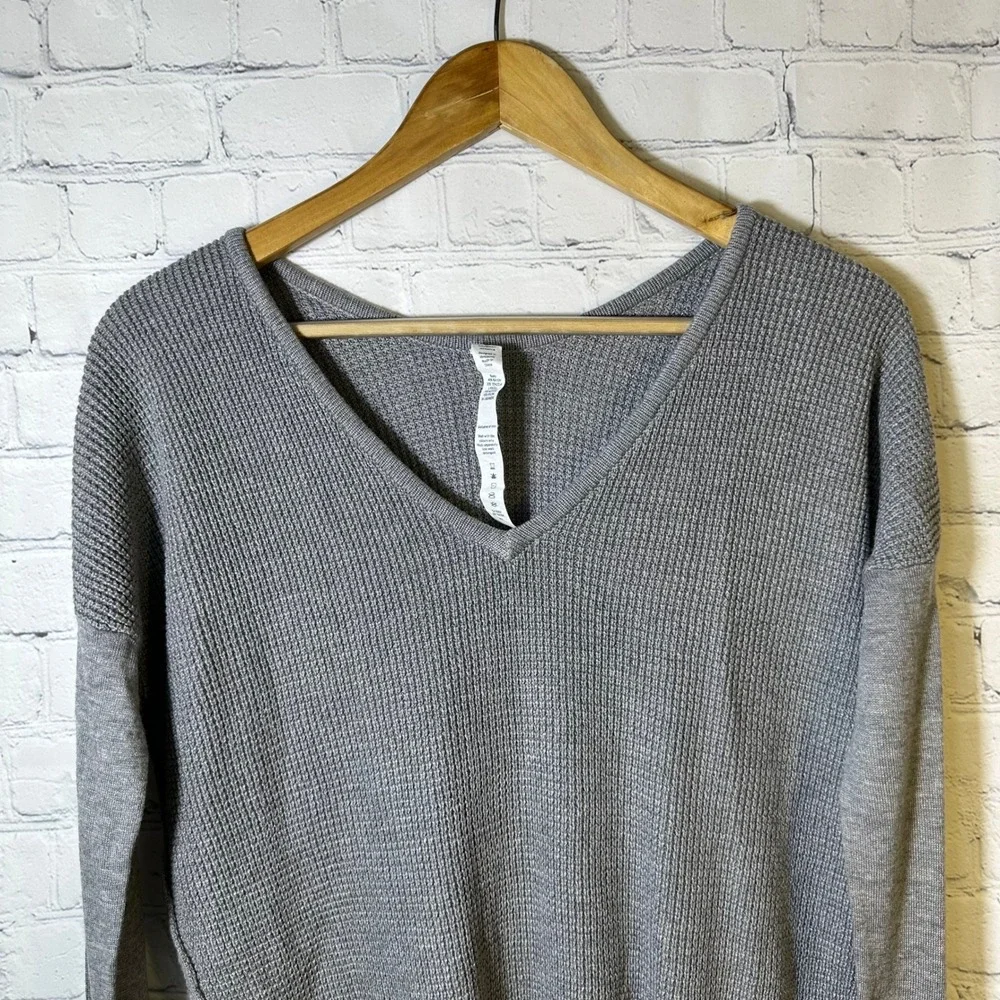 Lululemon Gray V-Neck‎ Waffle Knit Sweater Cashmere Blend Thumbholes Size 12